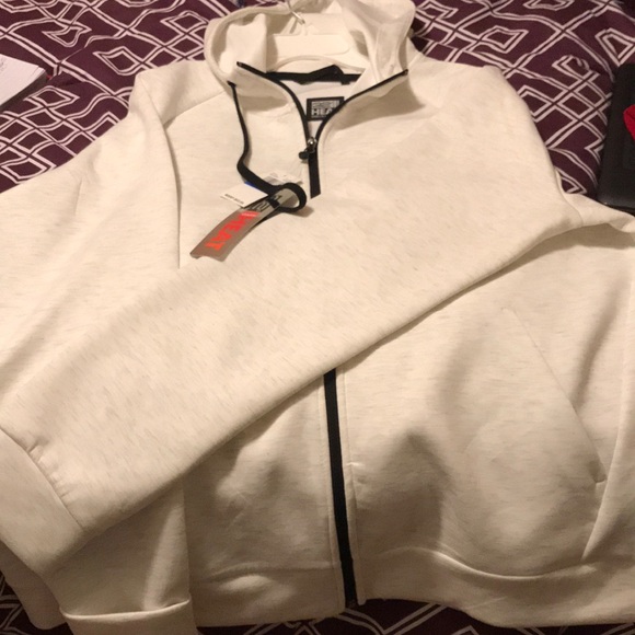 New - Picture 2 of 3